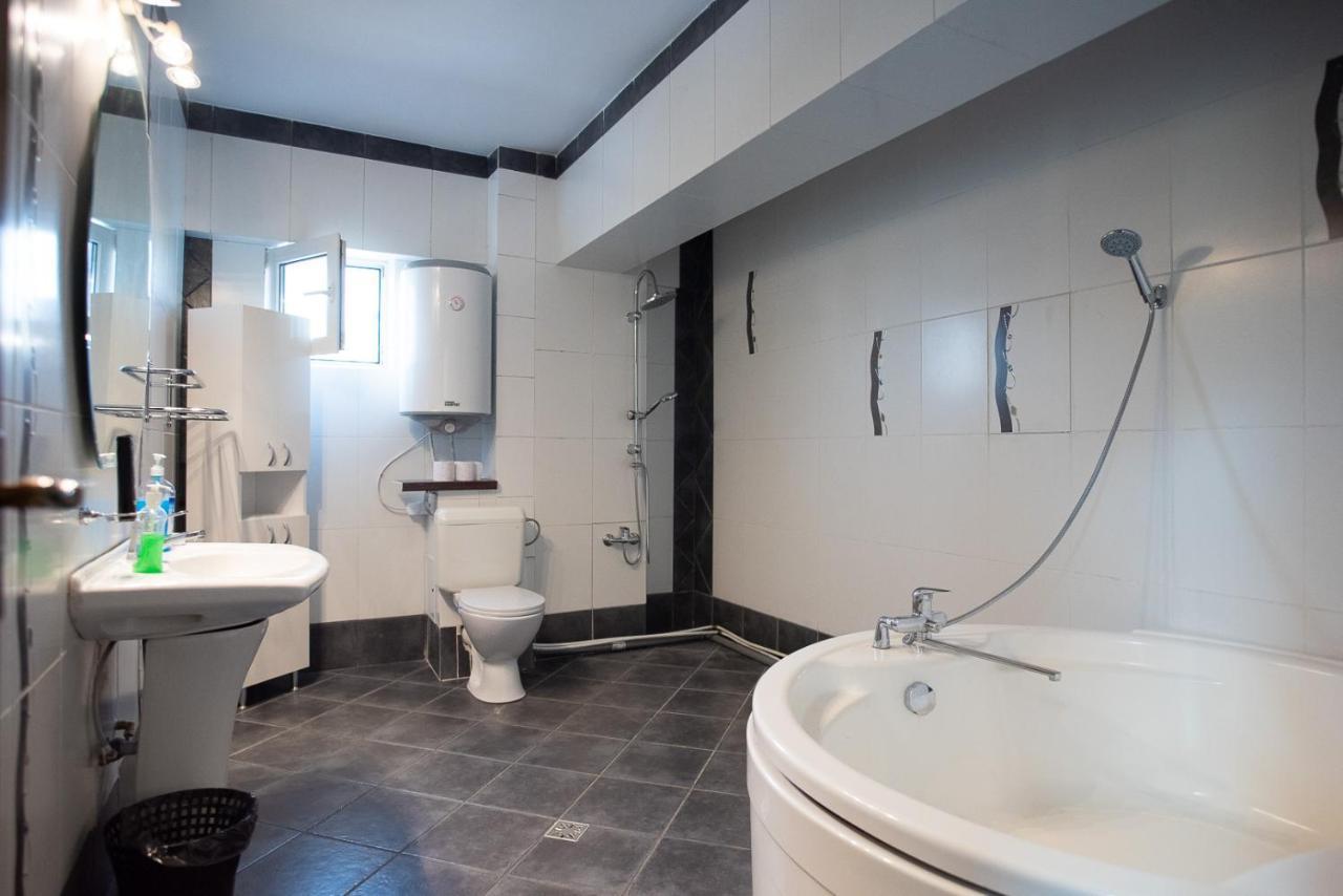 5 Bedrooms Luxury Apartment Villa Бухарест Экстерьер фото